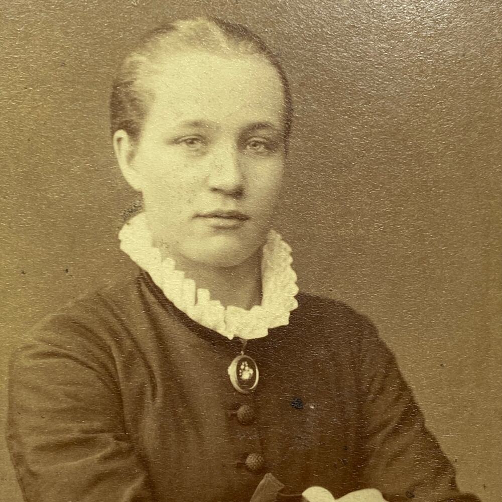 Antique Victorian Era Photograph Women 1870s CDV Photographer M. Selmer Bergen - Picture 3 of 8